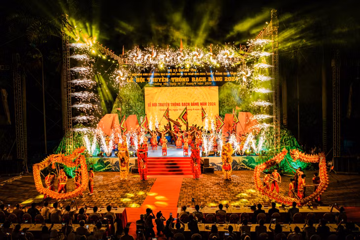 Bach Dang festival remembers fighters for national defense, boosts tourism ảnh 1 Bach Dang festival remembers fighters for national defense, boosts tourism ảnh 1