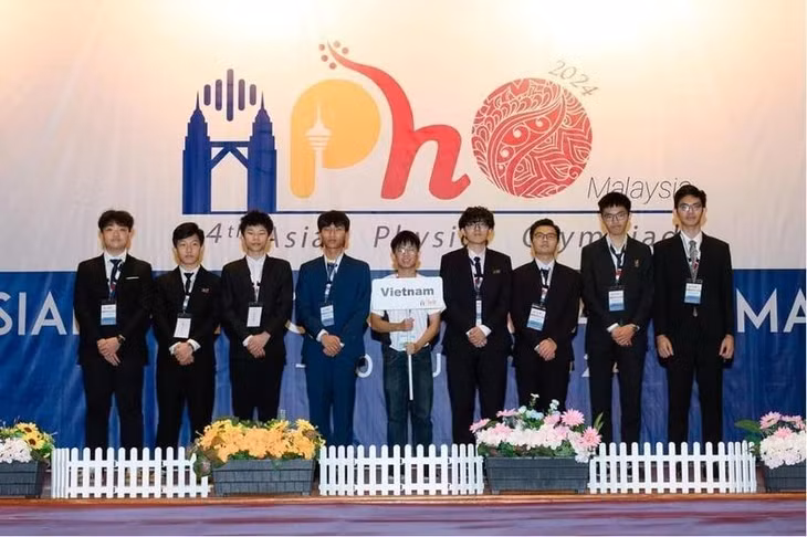 All eight Vietnamese students win medals at Asian Physics Olympiad. (Photo: VNA)