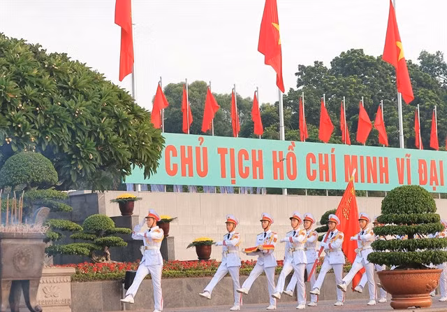 Since then, when Autumn arrives every year, it is time for Vietnamese people in the country and around the world to commemorate the National Day with unforgettable memories.— VNS