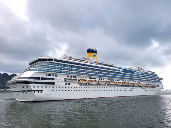 The Italian-flagged Costa Serena arrived in Quang Ninh as part of a marine tourism route of Hong Kong - Ha Long - Hong Kong.