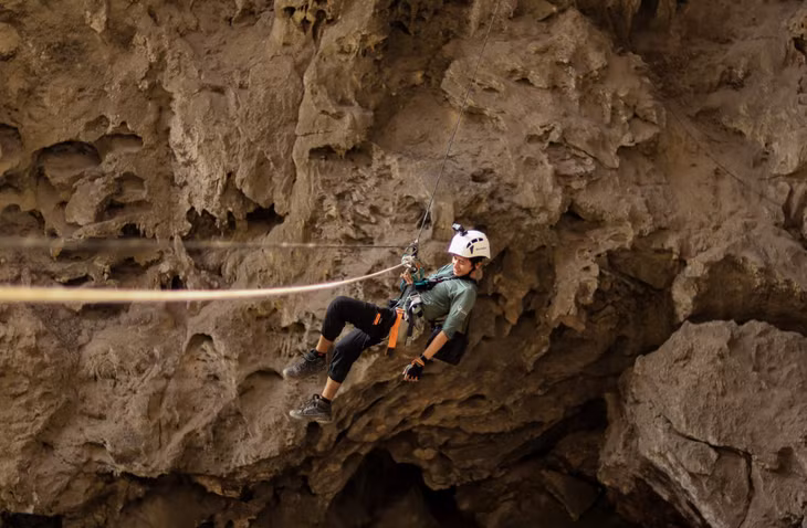 Canh Cao Sinkhole: a limestone giant hidden in the jungle ảnh 7 Canh Cao Sinkhole: a limestone giant hidden in the jungle