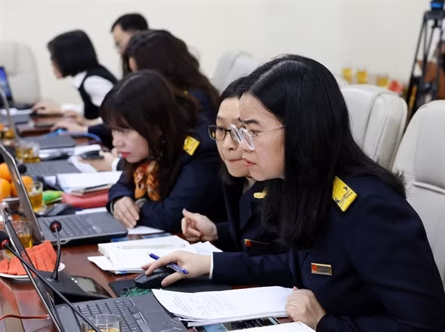 The Ministry of Finance is conducting a comprehensive review and assessment of the Personal Income Tax Law. — VNA/VNS Photo