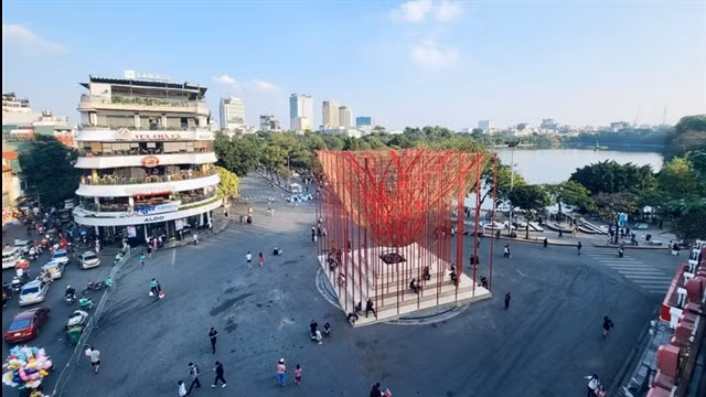 Creative gate at the centre of Đông Kinh Nghĩa Thục Square, an iconic project of Hanoi Creative Design Festival 2022. – Photo kinhtedothi.vn