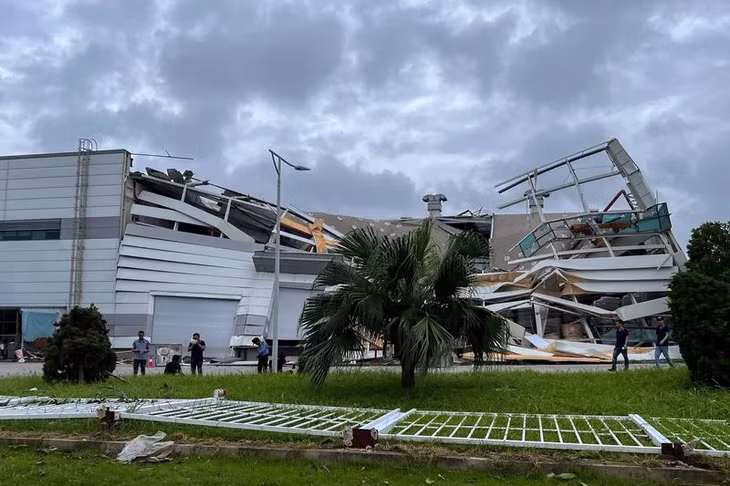 A general view of a factory belonging to LG Electronics that collapsed following the impact of typhoon Yagi in Trang Due Industrial Zone, Hai Phong City, Vietnam, September 9, 2024. Photo: Reuters