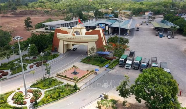 Lao Bảo International Border Gate in Quảng Trị Province (from Việt Nam side). — VNA/VNS Photo Hồ Cầu
