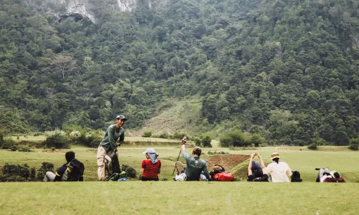 Canh Cao Sinkhole: a limestone giant hidden in the jungle ảnh 9 Canh Cao Sinkhole: a limestone giant hidden in the jungle