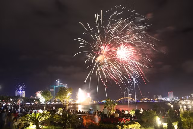 A firework show in Đà Nẵng City to mark the Lunar New Year in 2024. — VNA/VNS Photo Trần Lê Lâm