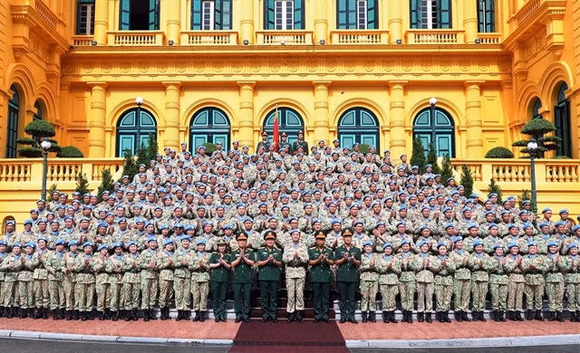 Officers and soldiers of the Engineering Unit Rotation 3 and Level 2 Field Hospital Rotation 6 at the event. VNA/VNS Photo