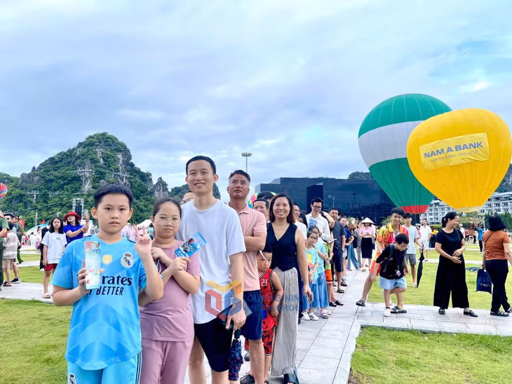 Hot-air balloon festival 2024 opens in Ha Long city ảnh 8 Hot-air balloon festival 2024 opens in Ha Long city ảnh 8