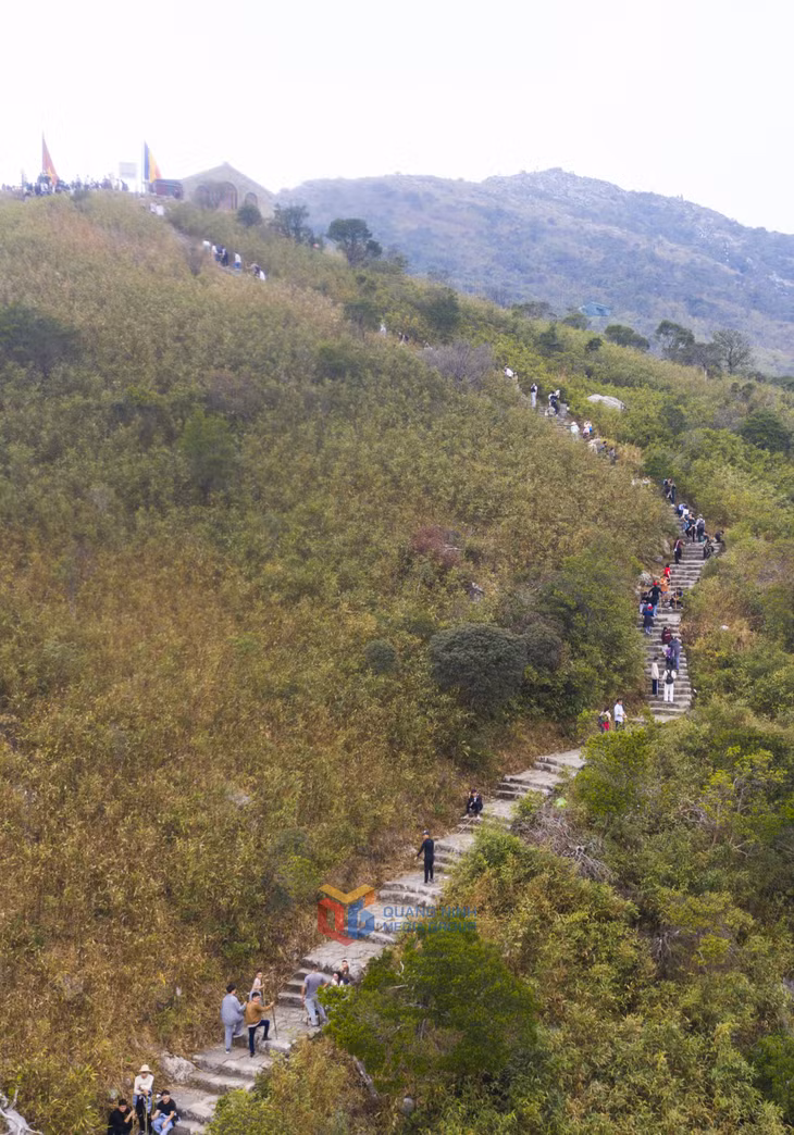Pilgrims are walking on their way to the top of Dong Pagoda.