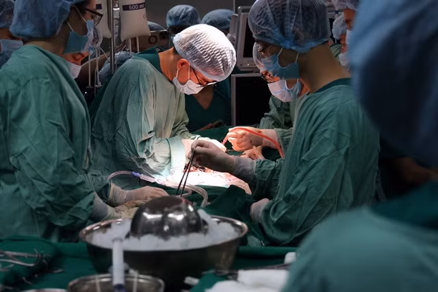 Thanh Nhàn Hospital (Hà Nội) performed its first organ retrieval from a brain-dead donor on December 7, 2024. VNA/VNS Photo