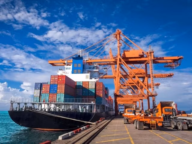 Export is one of keys to maintaining Việt Nam’s robust economic outlook and momentum in order to hit its 2025 GDP growth target. Photo moit.gov.vn