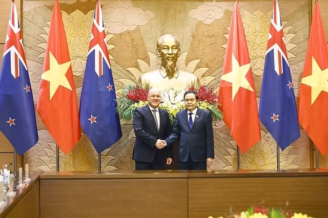 National Assembly Chairman Trần Thanh Mẫn meets New Zealand Prime Minister Christopher Luxon at the National Assembly Hall in Hà Nội on Wednesday. —VNA/VNS Photo Doãn Tấn