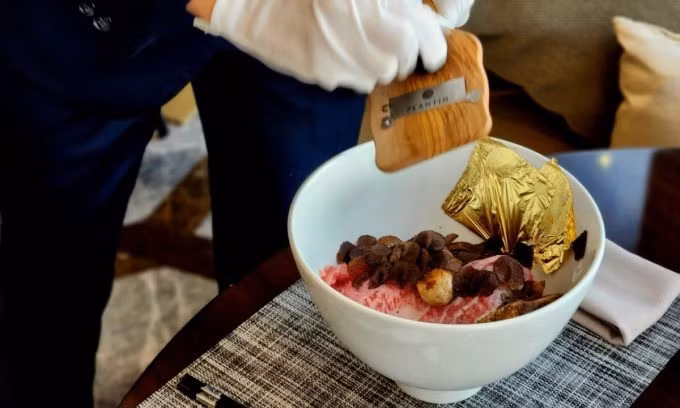 A bowl of pho that costs US$168 features gold leaf and truffle mushroom in downtown HCMC. Photo by VnExpress/Bich Phuong