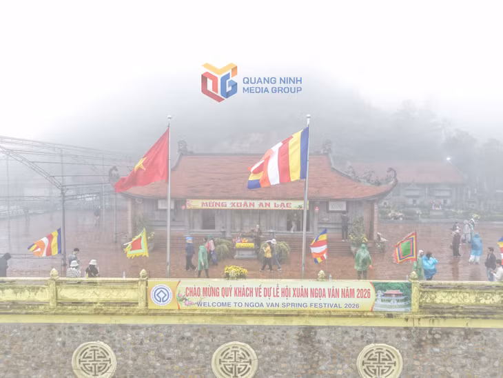 Large numbers of pilgrims make their way to Ngoa Van Hermitage and Pagoda atop Bao Dai Mountain.