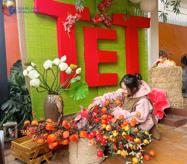 Festive Lunar New Year atmosphere at “Waiting for someone - Ha Long” Café