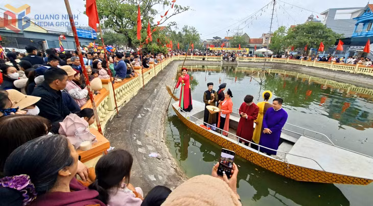 Various traditional cultural and sporting activities further enrich the distinctive features of the Tien Cong Festival.