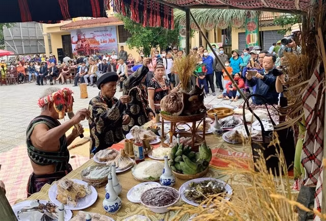The festival features various activities such as offerings, sacrifices and gong and drum performances. — Photo vietnamtourism.gov.vn