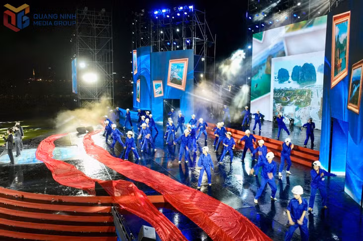 The image of the Quang Ninh miner, both strong and poetic, came to life on the stage of the art performance.
