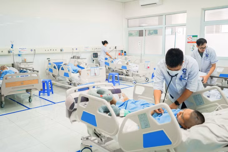 Quang Ninh Geriatrics and Rehabilitation Hospital is equipped with modern medical technology, offering patients a sense of safety and confidence during treatment. Photo: Do Quang