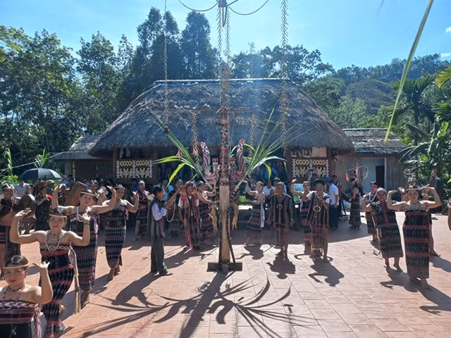 The new rice festival of the Cơ Tu ethnic people in Nam Đông Commune, Huế City. — Photo vietnamtourism.gov.vn
