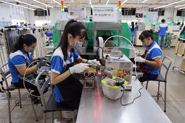 Workers at a Jia Hsin Co factory in Long An Province produce a batch of foam slippers for export. — VNA/VNS Photo
