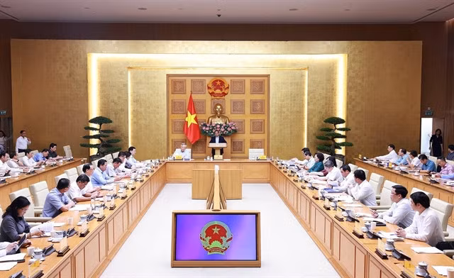 Prime Minister Phạm Minh Chính addresses a conference reviewing one month of running the two-tier local administration system on Monday. —VNA/VNS Photo