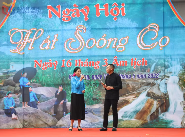 Trach A Thin and a friend was performing at the local Soong Co Singing Festival.