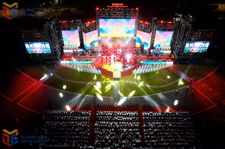 The art performance was meticulously staged, offering the audience a truly captivating visual feast.