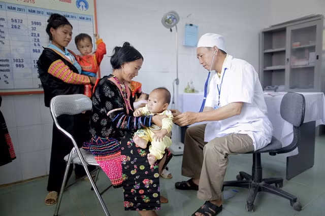 Mothers from an ethnic minority group bring their children to get vaccine shots at a local health station in the northern province of Điện Biên. — Photo courtesy of the UNICEF
