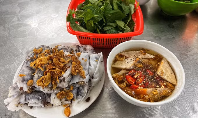 Vietnamese steamed rice rolls one of world's 10 must-try dishes