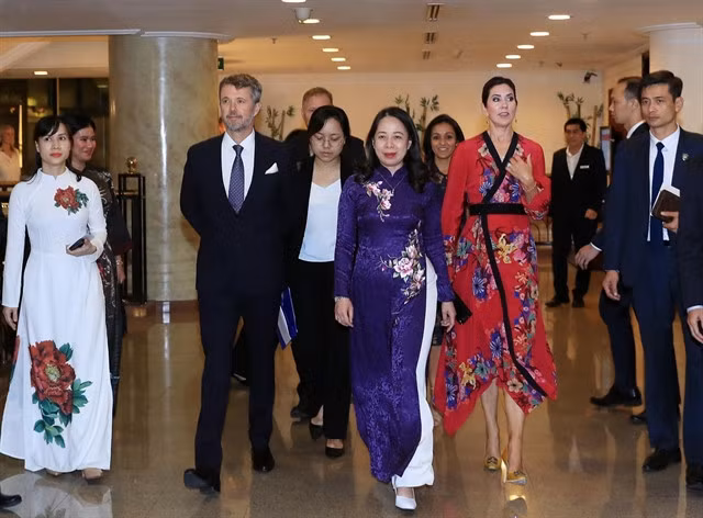 Vice President Võ Thị Ánh Xuân (middle), Danish Crown Prince Frederik (second left) and Crown Princess Mary Elizabeth (second right) attended the ceremony in Hà Nội. — VNA/VNS Photo Lâm Khánh
