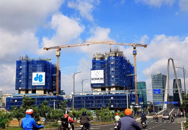 Work underway on buildings in HCM CIty which took the lead in foreign investment attraction in 11 months of 2022. — VNA/VNS Photo Hồng Đạt