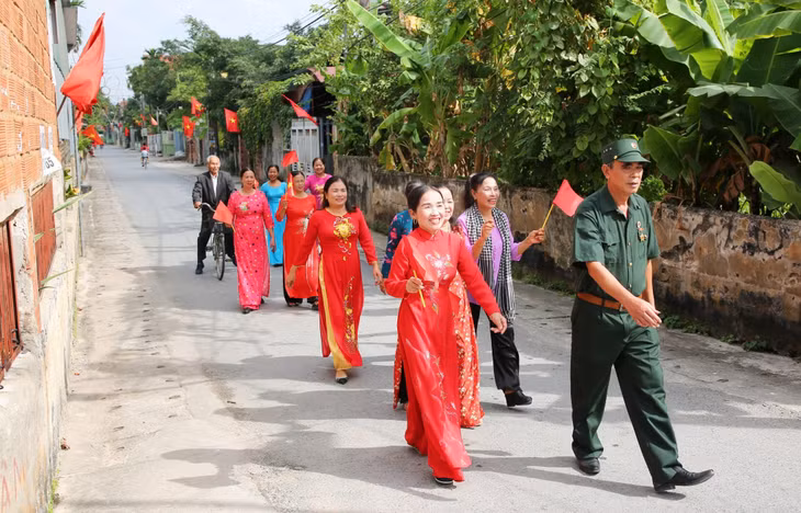 Residents at Quang Yen town's Ha An ward look excited about the festival.