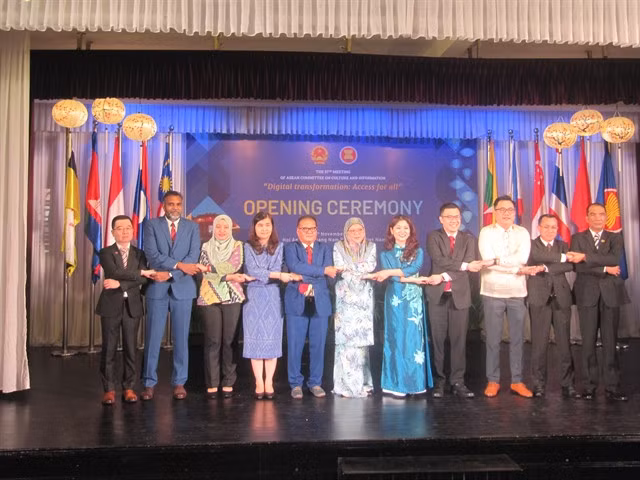 Members of ASEAN countries pose for a photo at the 57th ASEAN Culture and Information Committee in Hội An. Digital transformation in culture and information was a main focus at the meeting. VNS Photos Công Thành
