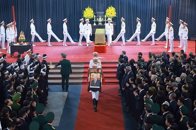 The memorial service for Party General Secretary Nguyễn Phú Trọng at the National Funeral Hall as national mourning etiquette is held on Friday. — VNA/VNS Photos