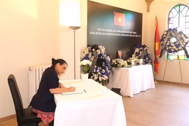 Ambassador, Permanent Representative of France to the United Nations in Rome Céline Jurgensen pays respects to and writes in the funeral book for General Secretary Nguyễn Phú Trọng at the Vietnamese Embassy in Italy. — VNA/VNS Photo