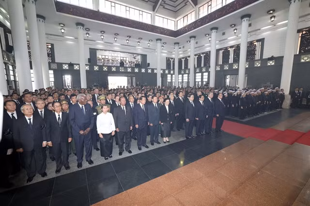 Delegates and relatives of General Secretary of the Central Committee of the Communist Party of Việt Nam Nguyễn Phú Trọng at the memorial service at the National Funeral Hall, No. 5 Trần Thánh Tông Street, Hà Nội.— VNA/VNS Photo