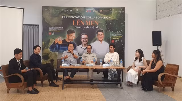 Chef Hoàng Tùng of TUNG Group (2nd left), KOTO founder Jimmy Phạm (3rd left), fermentation pioneer Daniel Hoài Tiến (centre) and fermentation expert Jason Ignacio White at the launch of 'Lên Men: Umami Unleashed' project. — VNS Photo Luong Huong
