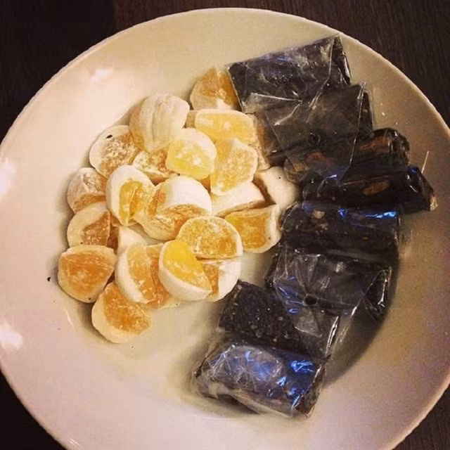 Like sesame candy, areca candy (locally known as kẹo cau) is also a must -try sweet when visiting THE ancient capital of Huế. Photo mia.vn
