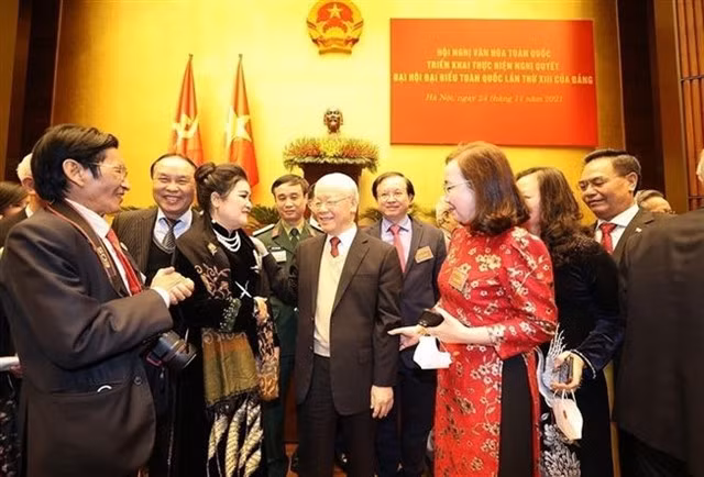 General Secretary Nguyễn Phú Trọng talks with delegates attending the National Cultural Conference in Hà Nội on November 24, 2021. — VNA/VNS Photo Trí Dũng