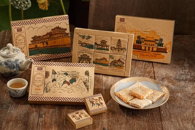 Sesame candy is packed in beautiful box so as for guests to present to their relatives and friends. Photo vinwonders.com