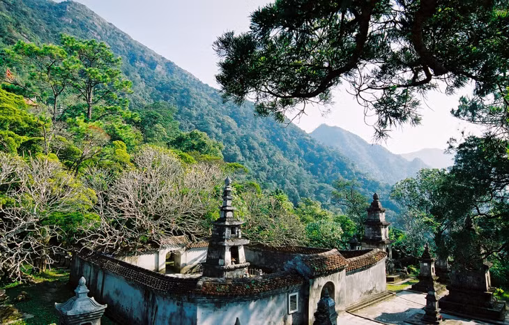 Built in the Ly Dynasty, Hoa Yen pagoda is the largest one in the system of pagodas and temples on Yen Tu Mountain