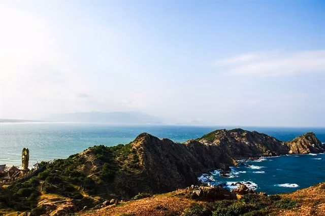 FUN FESTIVAL - The Tinh Hoa (Essence) Bình Định Festival 2024 will open in the central city of Quy Nhơn in Bình Định Province on July 11. The five-day event will promote local culture and tourism. Photo courtesy of Bình Định Department of Culture, Sports and Tourism.