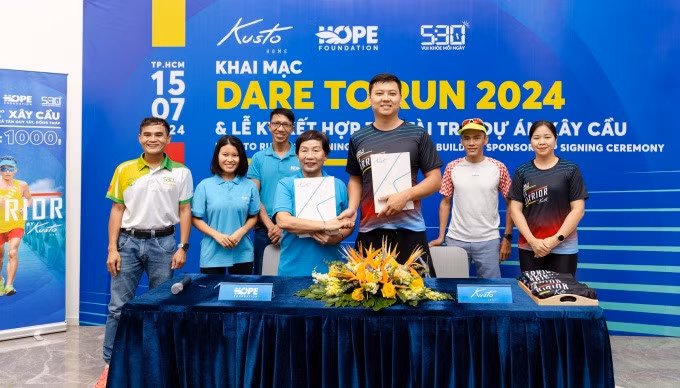 A bridge building sponsorship signing ceremony between Kusto Home and Hope Foundation. Photo courtesy of Kusto Home