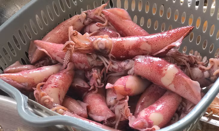 Jumping and sizzling: Binh-Dinh-style banh xeo with seafood in Hanoi