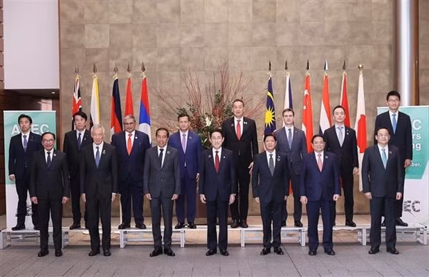 Delegates in a group photo. (Photo: VNA)