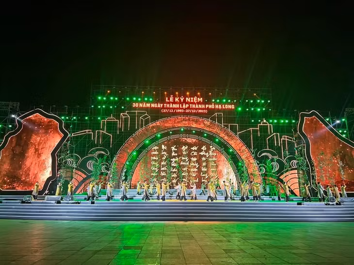 Final rehearsal for Ha Long city's 30th founding anniversary ảnh 5