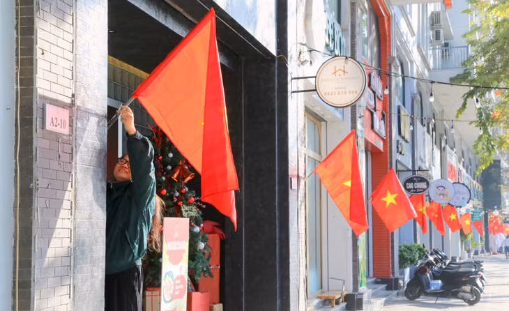National flags are being hung in every residential area.