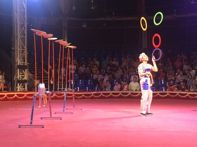 FAMILY FUN - Artists from the Việt Nam Circus Federation are working to offer a long-term project of Vietnamese circus for kindergarten and primary students this year. Photo courtesy of the Việt Nam Circus Federation.